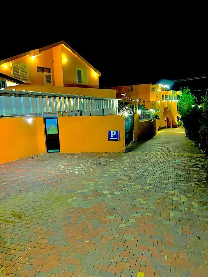 דורס Hotel Ziku מראה חיצוני תמונה